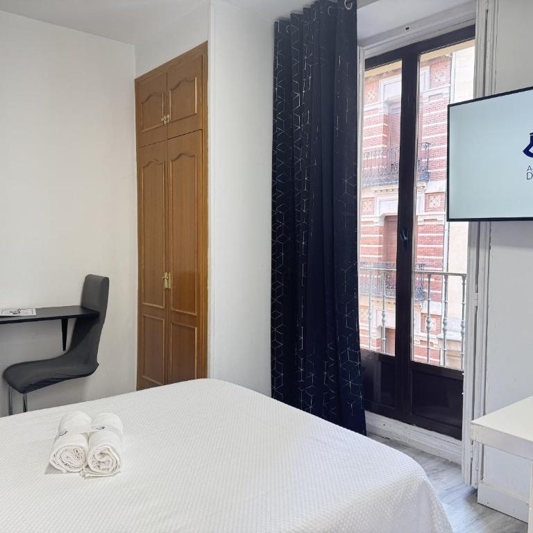 Apartamentos Day Madrid GRAN VIA I - Habitación Doble Deluxe con balcón - 4