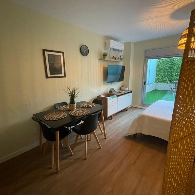 Luminoso monoambiente con patio en Punta Carretas - One-Bedroom Apartment - 12
