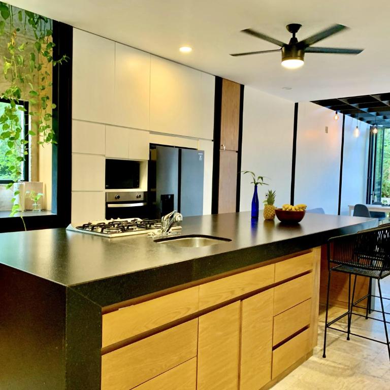 GLASS JUNGLE VILLA with amazing green views -10 min DT - Casa de 3 dormitorios - 73