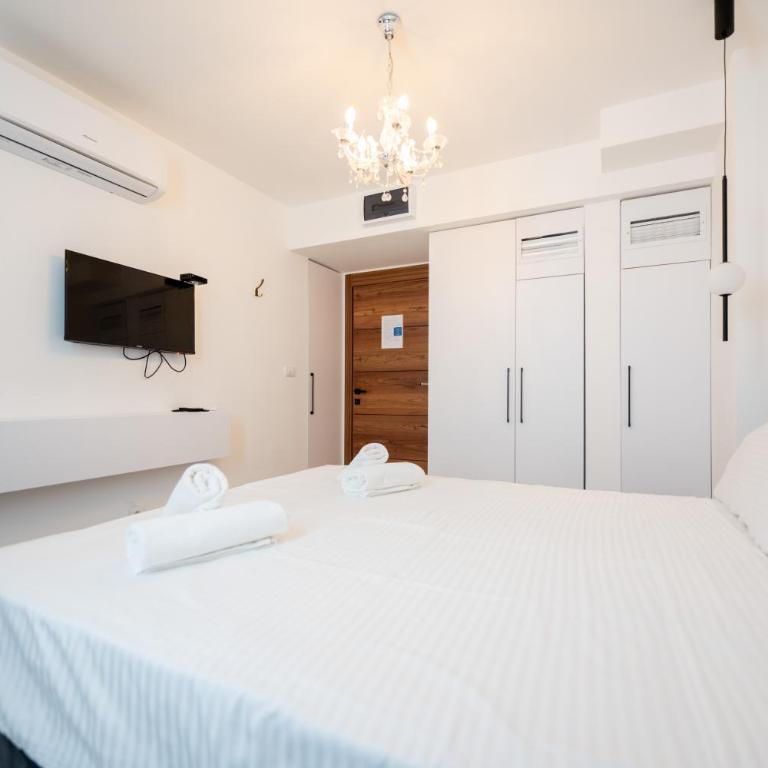 Kings Palace - Standardna Dvokrevetna Soba s Bračnim Krevetom - u Suterenu - 10