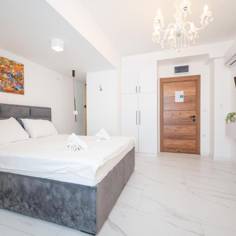 Kings Palace - Standardna Dvokrevetna Soba s Bračnim Krevetom - u Suterenu - 3