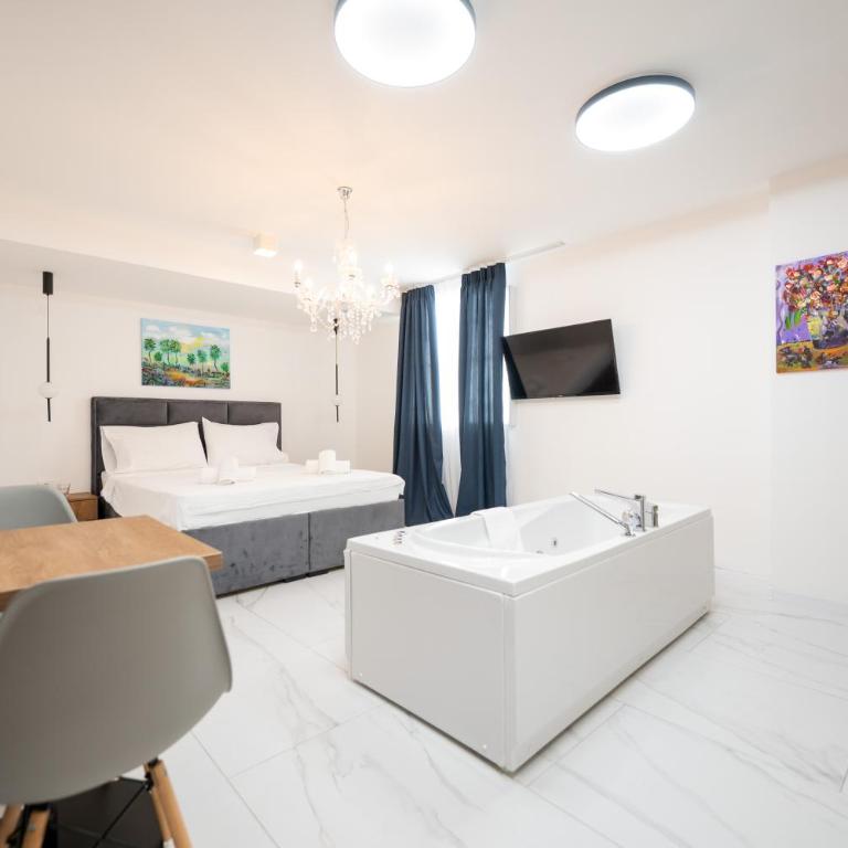 Kings Palace - Queen Room with Spa Bath and Sauna - Basement - 1