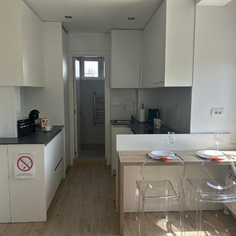 Chic City Studio - One-Bedroom Apartment - 2