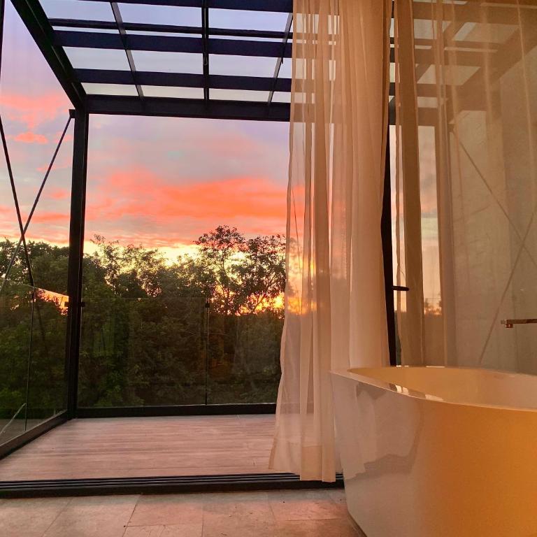 GLASS JUNGLE VILLA with amazing green views -10 min DT - Casa de 3 dormitorios - 81