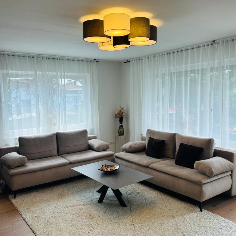KJ Ferienwohnung bis 10P-Zentral-Garten-WIFI-Parken-Grill - Appartamento con 3 Camere da Letto - 5