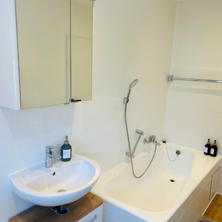 KJ Ferienwohnung bis 10P-Zentral-Garten-WIFI-Parken-Grill - Appartamento con 3 Camere da Letto - 36