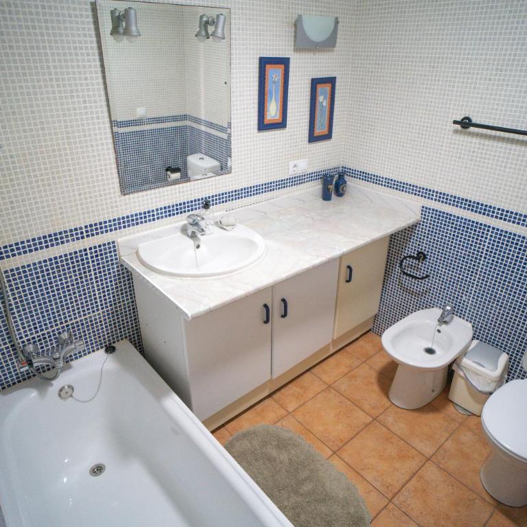 Bonita villa con piscina privada - Three-Bedroom House - 11