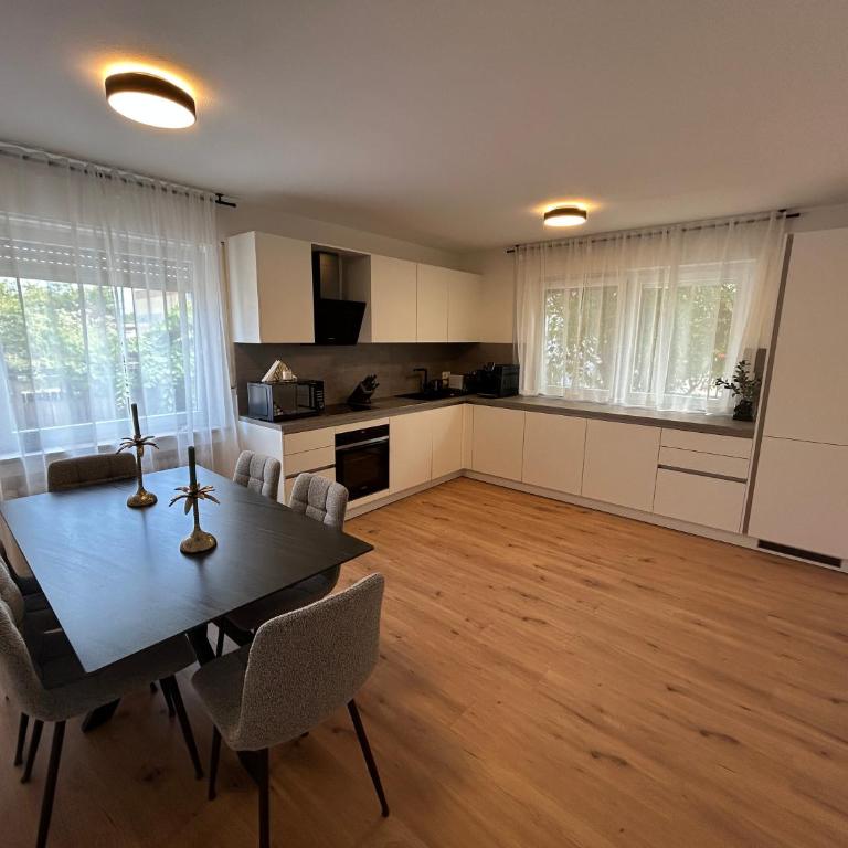 KJ Ferienwohnung bis 10P-Zentral-Garten-WIFI-Parken-Grill - Appartamento con 3 Camere da Letto - 14