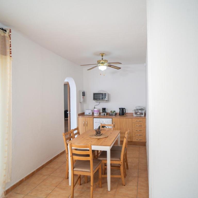 Bonita villa con piscina privada - Three-Bedroom House - 12