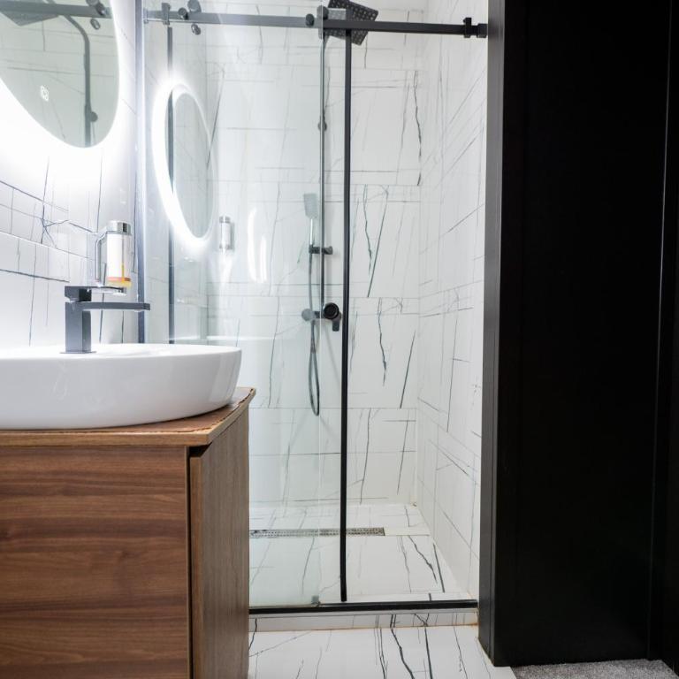 Kings Palace - Superior Dvokrevetna Soba sa Bračnim Krevetom/Zasebnim Krevetima i Terasom – Aneks - 1