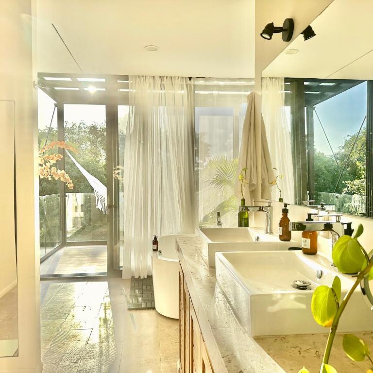 GLASS JUNGLE VILLA with amazing green views -10 min DT - Casa de 3 dormitorios - 8
