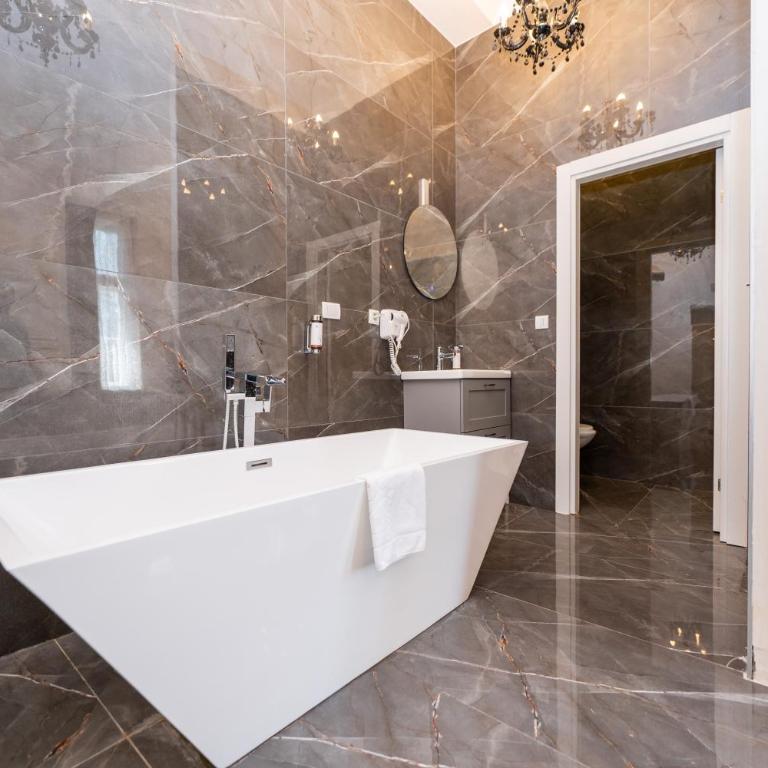 Kings Palace - Superior Dvokrevetna Soba sa Bračnim Krevetom i Pogledom na Grad - 8