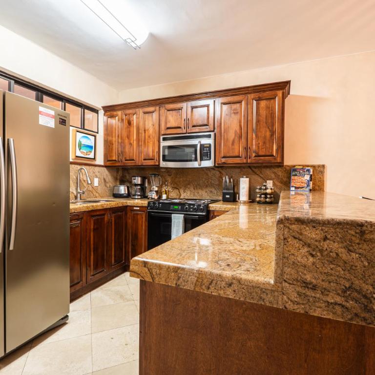 Elegant Pool View w/Balcony| Beach Walk| Hot Tub - Apartamento Premium de 3 dormitorios con vistas al resort - 4