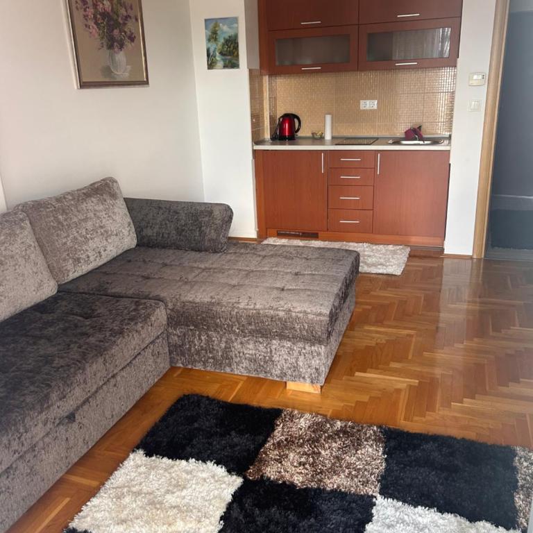 Atila City Light Room - Studio sa Balkonom - 9