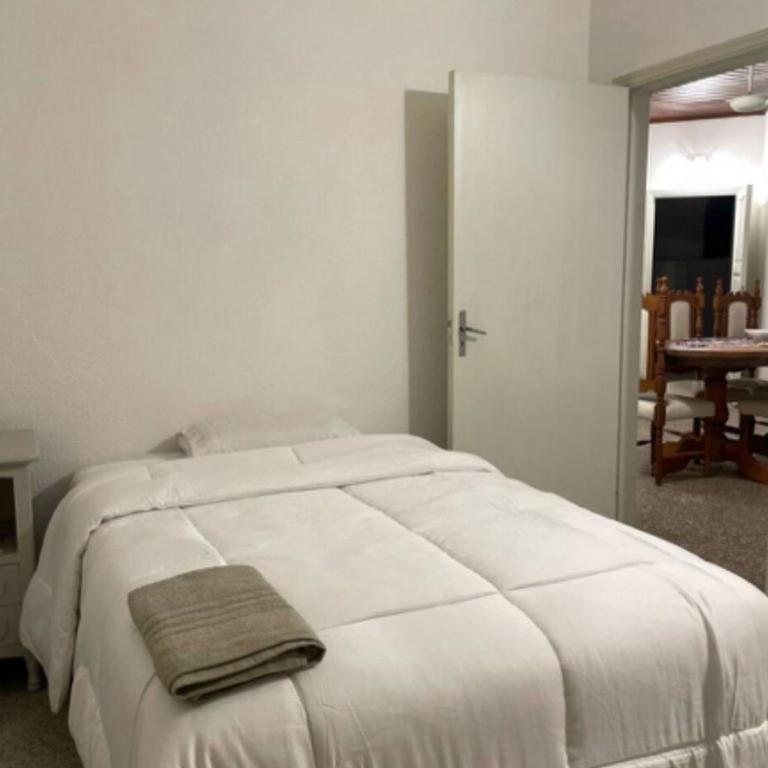 Amplia casa, patio y quincho a minutos de la capital - Double Room - 4