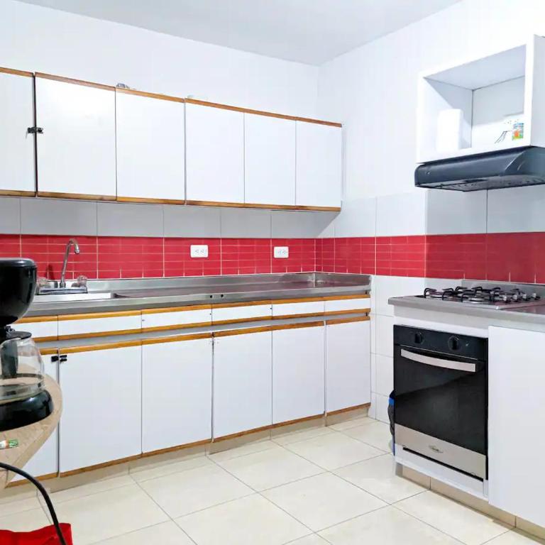 Casa grande en Medellín cerca al Estadio - Apartamento - 50