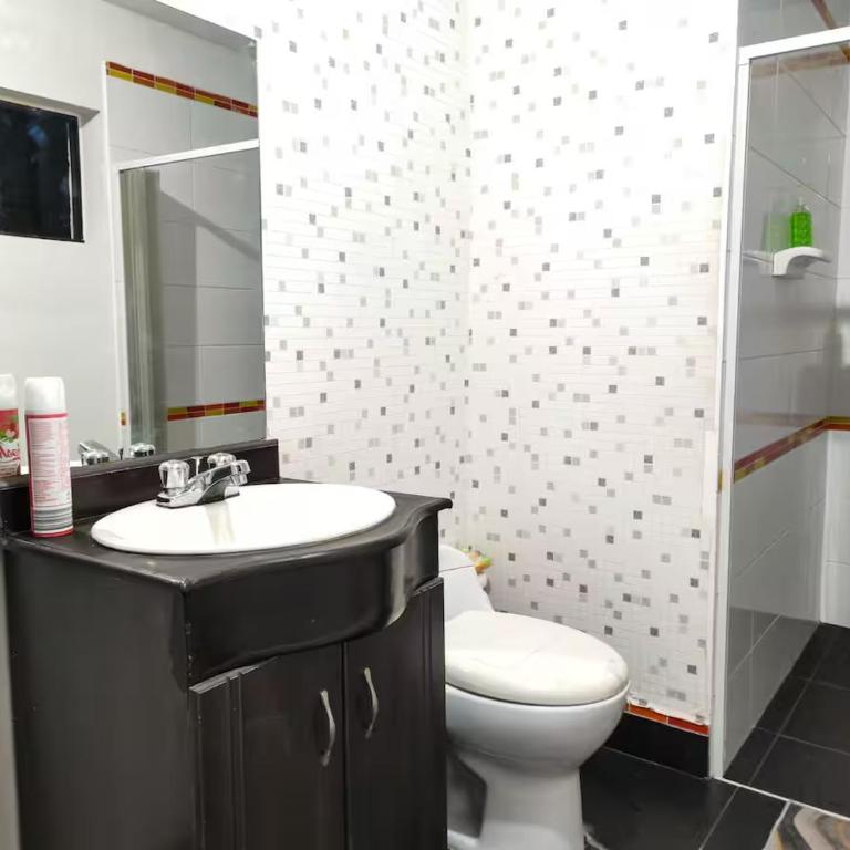 Casa grande en Medellín cerca al Estadio - Apartamento - 53