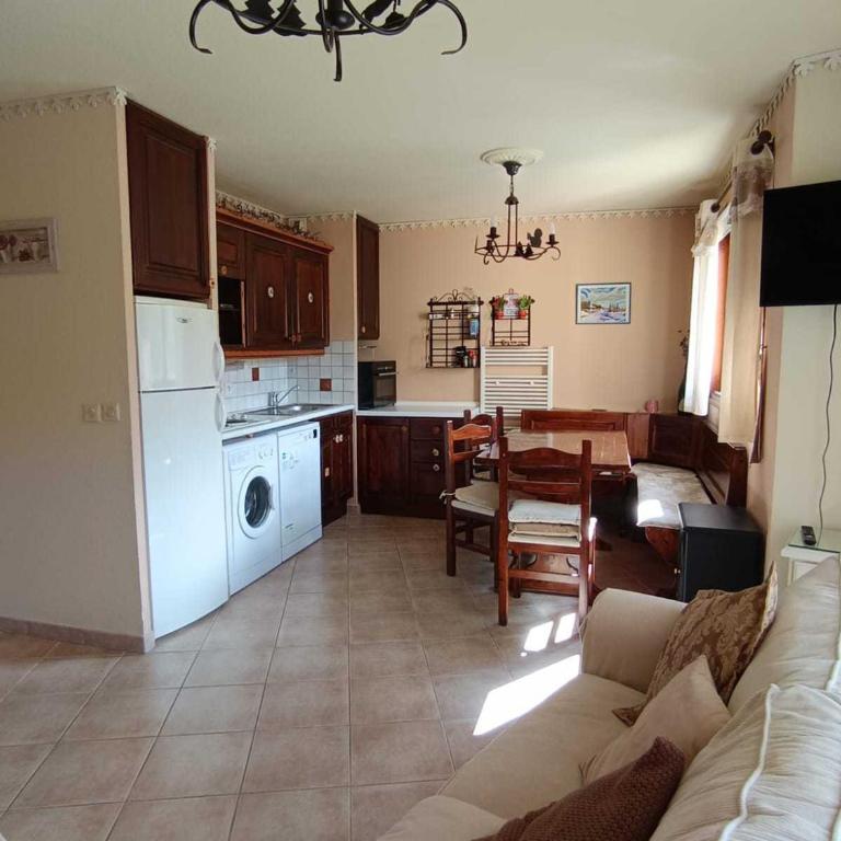 Appartement fonctionnel pour 5 personnes avec animaux acceptés, parking et balcon sud - FR-1-445-226 - Appartamento - 3