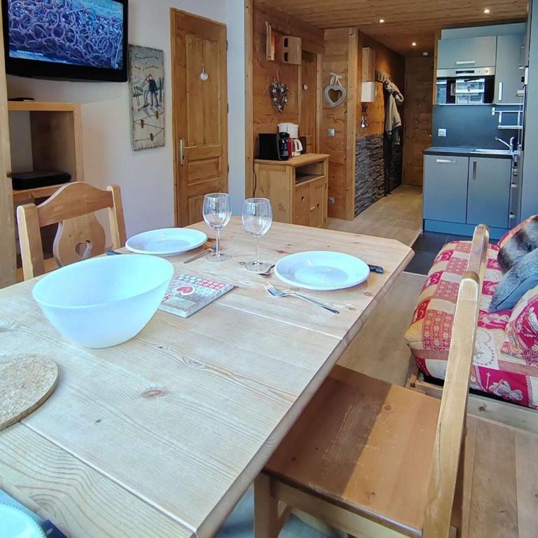 Appartement cosy 4 pers, rénové style montagne, ski aux pieds - FR-1-545-53 - Apartment - 3
