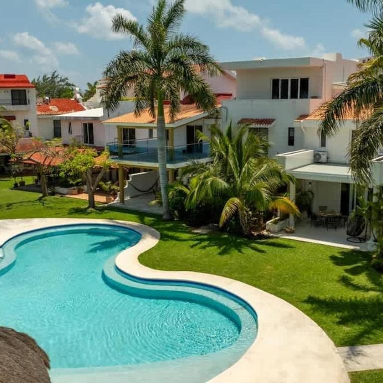 3BR Modern House w/ Pool and Great Location! - Vacation Home - 1