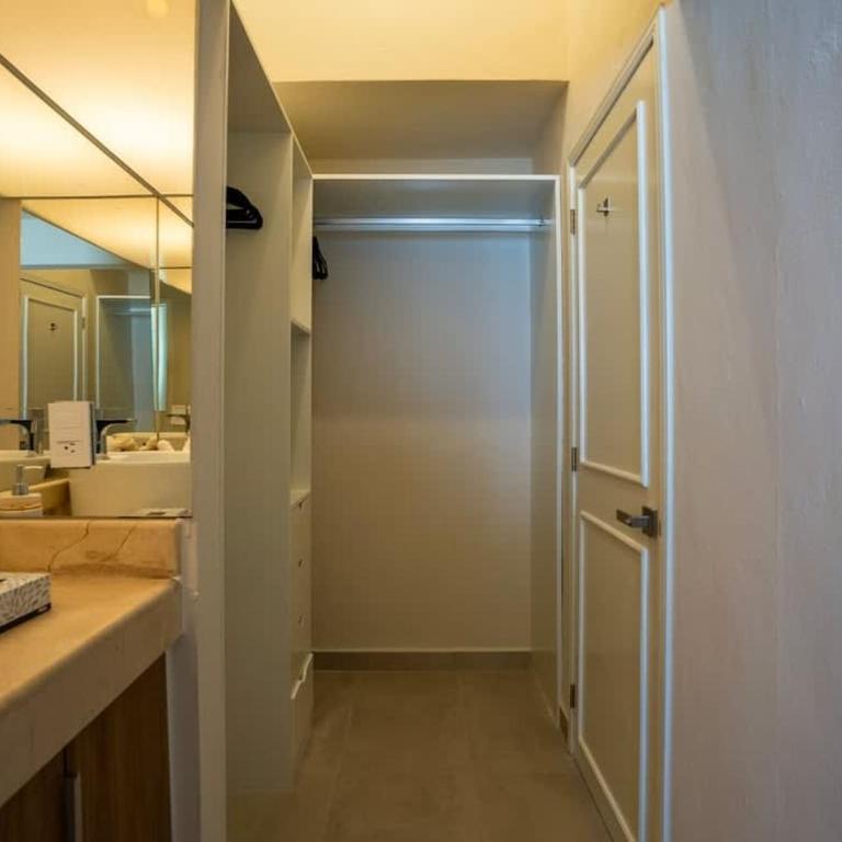 3BR Modern House w/ Pool and Great Location! - Vacation Home - 32