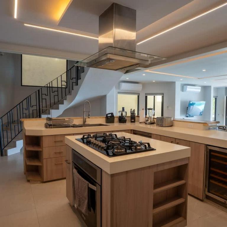 6BR Modern Oceanfront Villa w/ Infinity Pool - Vacation Home - 18