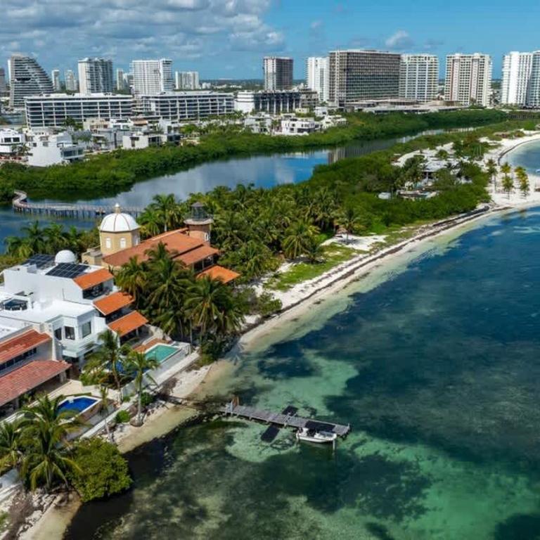6BR Modern Oceanfront Villa w/ Infinity Pool - Vacation Home - 73