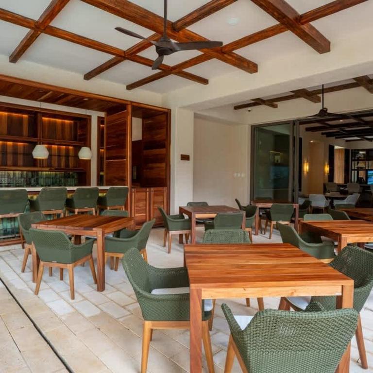 4BR Luxury Beachfront Apt w/ Heated Pool - Apartment - 43