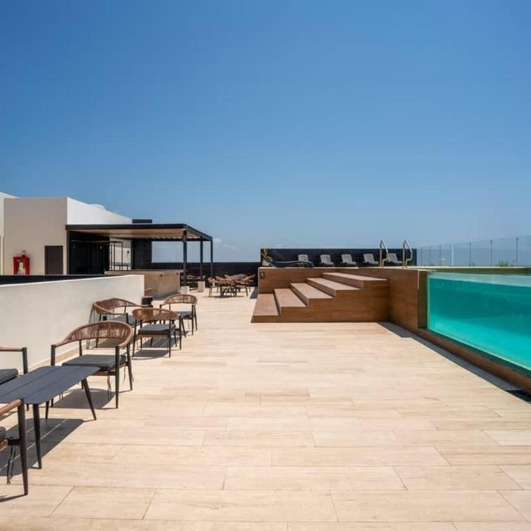 2BR Condo w/ Rooftop Oceanview & Centric Location - Apartment - 7