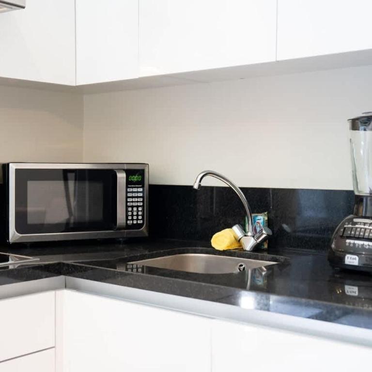2BR Condo w/ Rooftop Oceanview & Centric Location - Apartment - 15