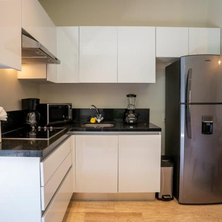 2BR Condo w/ Rooftop Oceanview & Centric Location - Apartment - 14