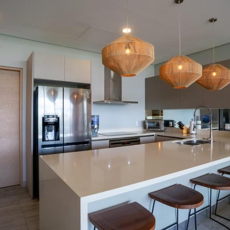 3BR Luxury Condo w/ Private Rooftop Pool & Gym - Apartment - 17