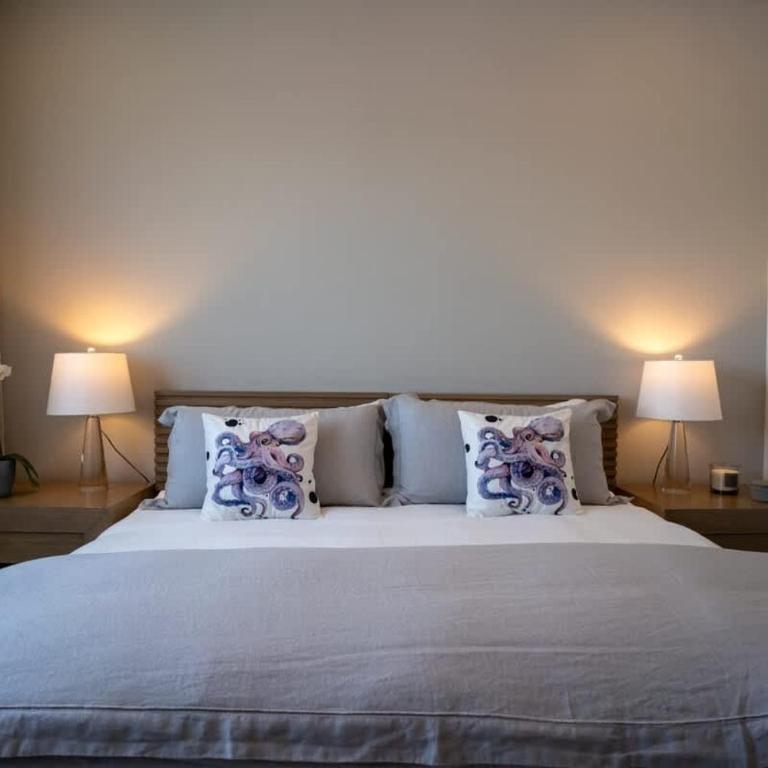 3BR Luxury Condo w/ Private Rooftop Pool & Gym - Apartment - 52