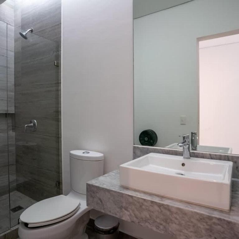 3BR Luxury Condo w/ Private Rooftop Pool & Gym - Apartment - 78