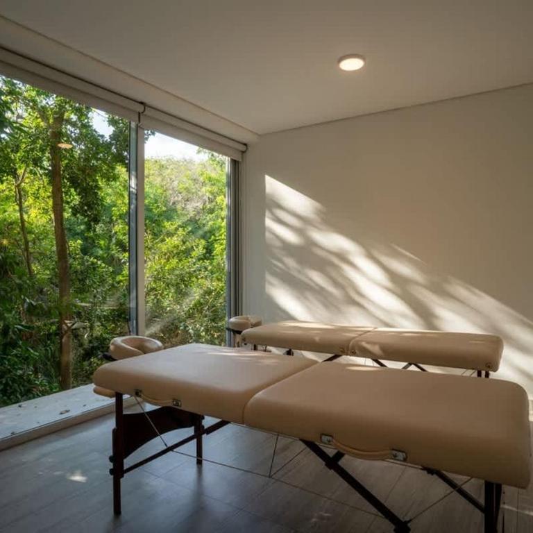 3BR Luxury Condo w/ Private Rooftop Pool & Gym - Apartment - 80