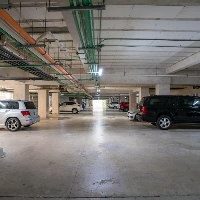 3BR Luxury Condo w/ Private Rooftop Pool & Gym - Apartment - 89