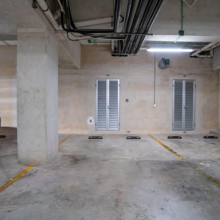 3BR Luxury Condo w/ Private Rooftop Pool & Gym - Apartment - 90