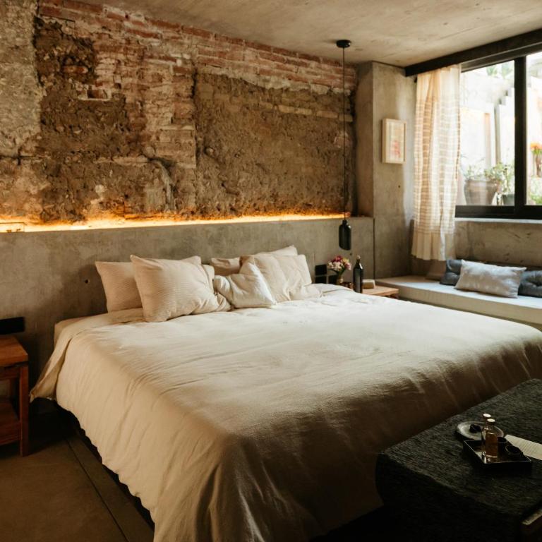 Becino - Deluxe King Room - 10