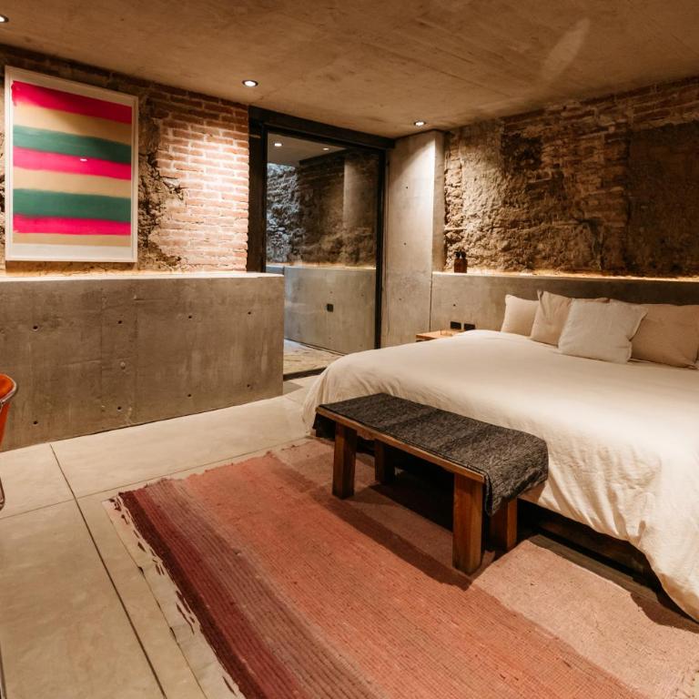 Becino - Deluxe King Room - 12