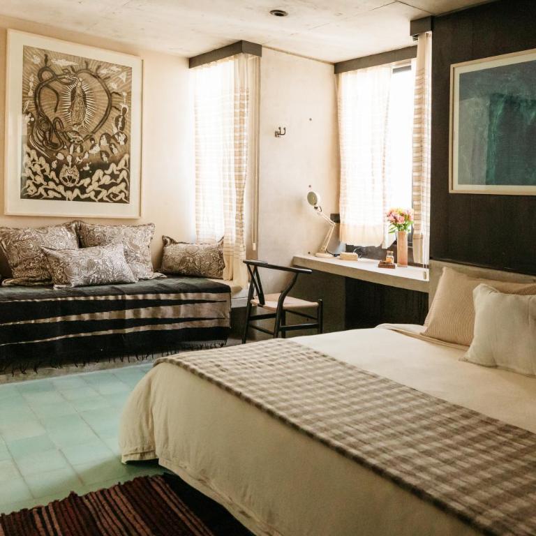 Becino - Deluxe King Room - 4