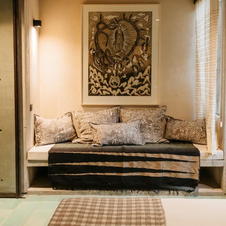 Becino - Deluxe King Room - 7
