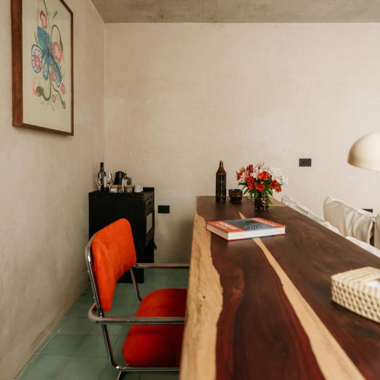Becino - Deluxe King Room - 12