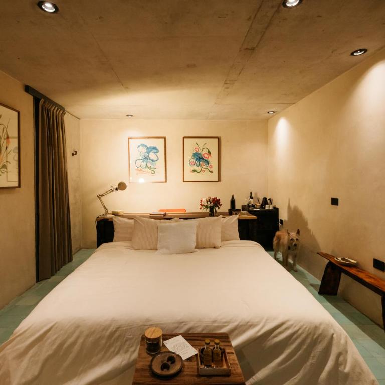 Becino - Deluxe King Room - 14