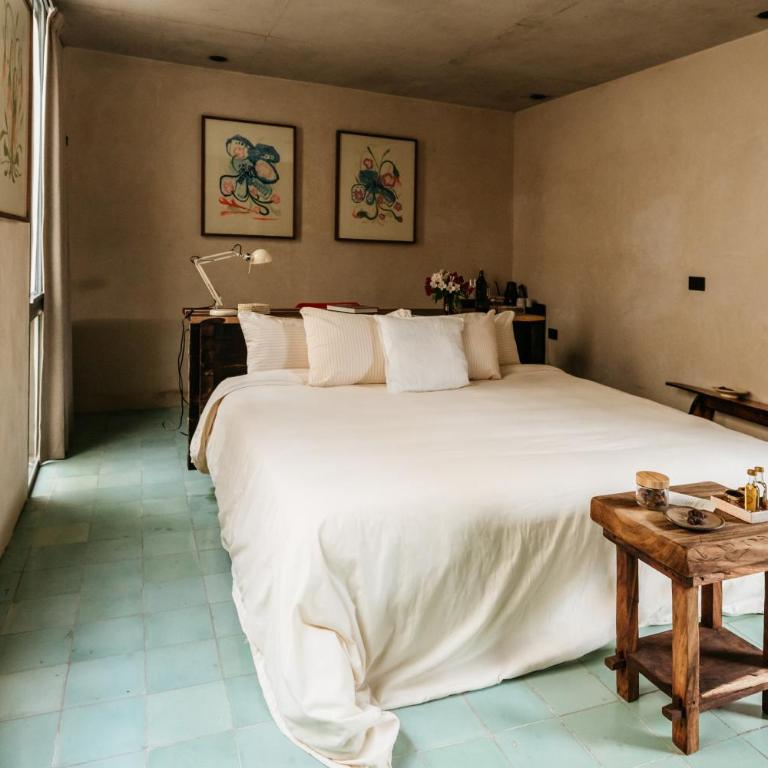 Becino - Deluxe King Room - 10