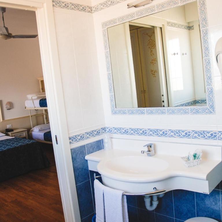 Hotel Principe - Camera Familiare con Vista Mare - 2
