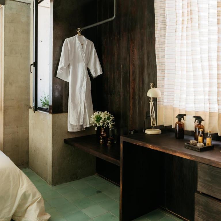 Becino - Deluxe King Room - 1
