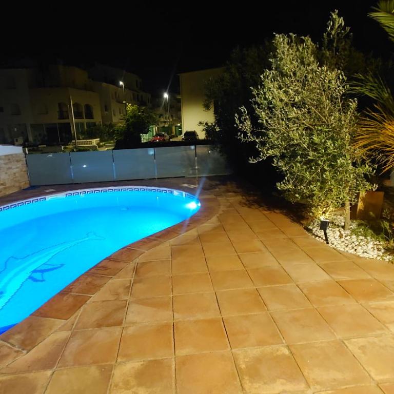 Villa Empuriabrava on main canal with 13 m private mooring, private pool, air con in all rooms, non-smoking - Villa de 3 dormitorios - 54