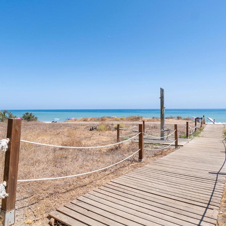 Stylish 2 Bedroom Penthouse With Pool by the Beach - Apartamento Deluxe de 2 dormitorios con vistas al jardín - 41