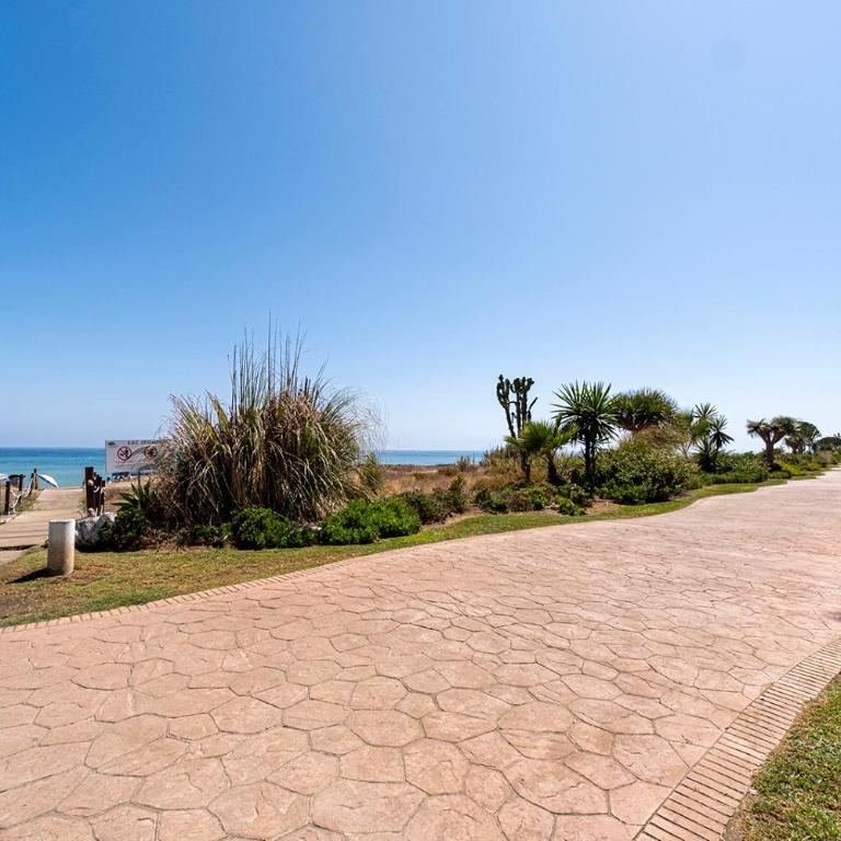 Stylish 2 Bedroom Penthouse With Pool by the Beach - Apartamento Deluxe de 2 dormitorios con vistas al jardín - 34