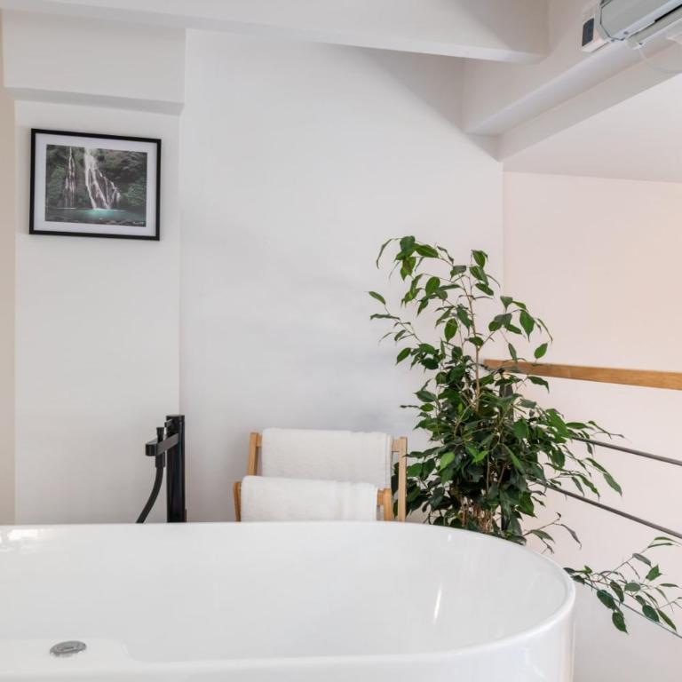 Évasion urbaine loft avec spa et balcon côté Opéra - Appartement - 17